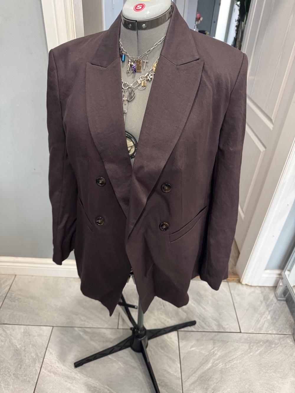 Double-Breasted women’s Blazer in Dark Brown (open fit. Not to be buttoned up)
